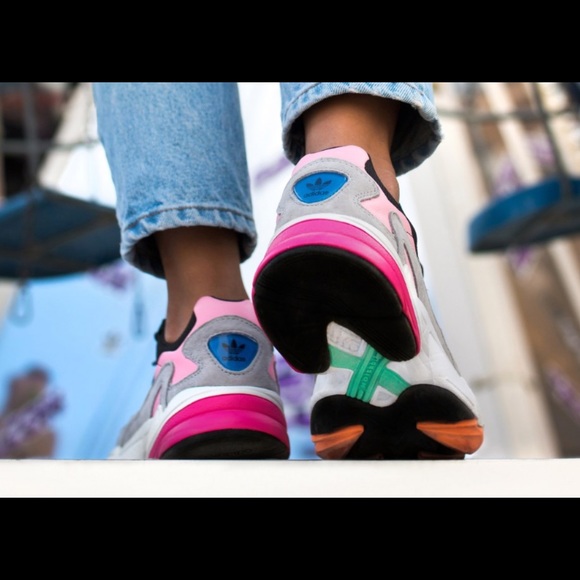 Adidas Originals Black Falcon Sneaker in Black Multi - size 6.5 - Picture 2 of 6